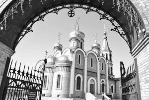 Покров Пресвятой Богородицы и Приснодевы Марии 
празднуется  Русской  Православной  Церковью 14 октября. 
