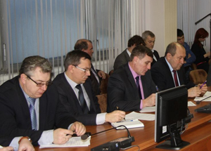 Губернатор Ю. Берг
провел совещание по ситуации в жилищно-коммунальной сфере городов восточного Оренбуржья