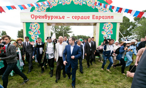 Тридцать тысяч друзей собрал в Оренбуржье VI Всероссийский сельский Сабантуй