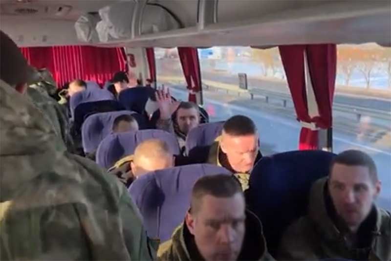 Пятеро оренбуржцев вернулись из украинского плена в Россию