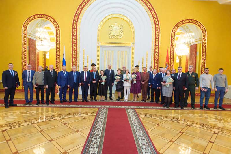 Губернатор Денис Паслер вручил государственные награды 22 оренбуржцам. В их числе – новотройчане
