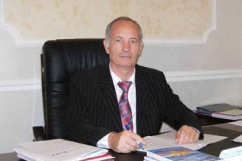 Председатель Оренбургского областного суда Виктор Емельянов ушел в почетную отставку