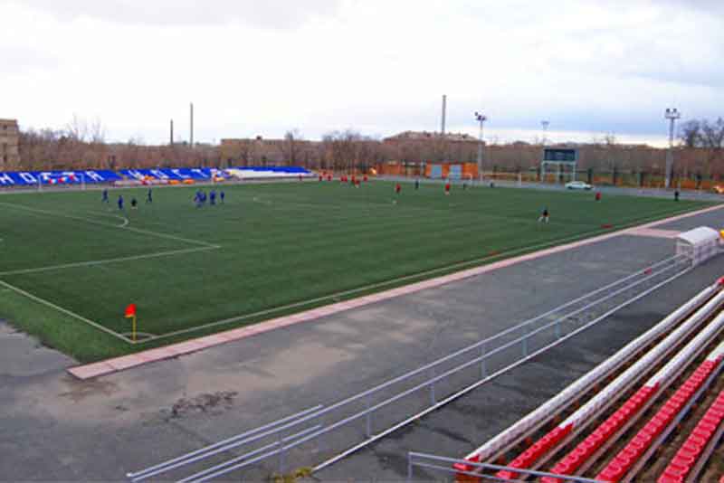 На стадионе «Юность» заменят покрытие футбольного поля