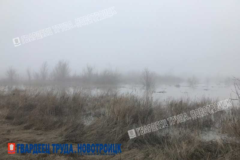 Уровень Урала в Новотроицке, в районе двух мостов,  превысил 6 метров