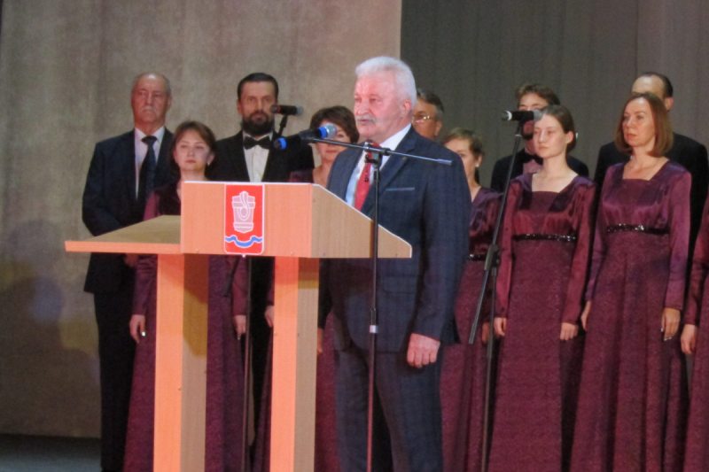 Денис Меньшиков принес присягу вновь избранного главы Новотроицка