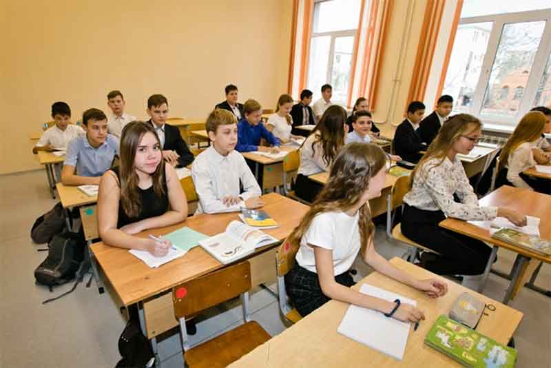 В Новотроицке из-за аварии на водоводе сократили уроки в школе и лицее