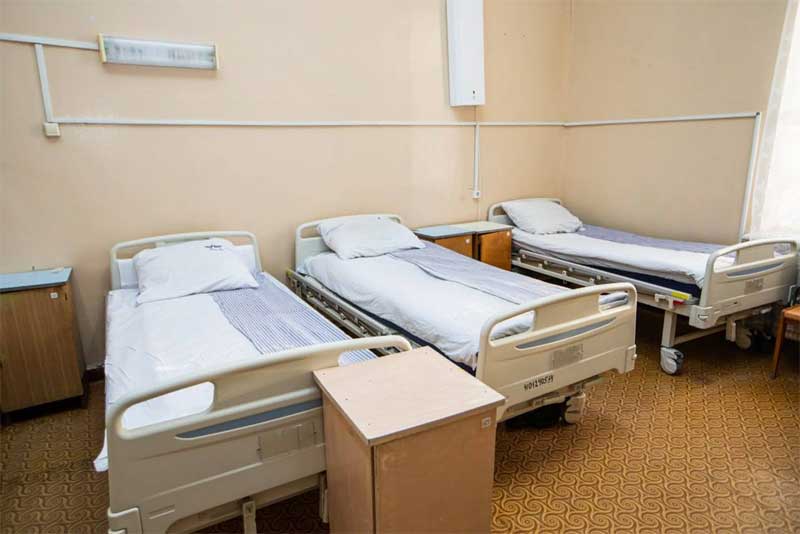 Минздрав Оренбуржья передал военному госпиталю 20 многофункциональных кроватей