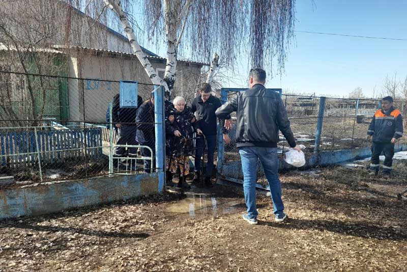 Паводковая ситуация сложная. В селе Пригорное и поселке Крык-Пшак работают спасатели 