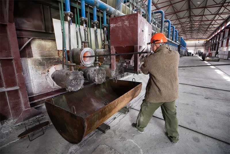 Денис Паслер посетил новые производственные площадки заводов Новотроицка