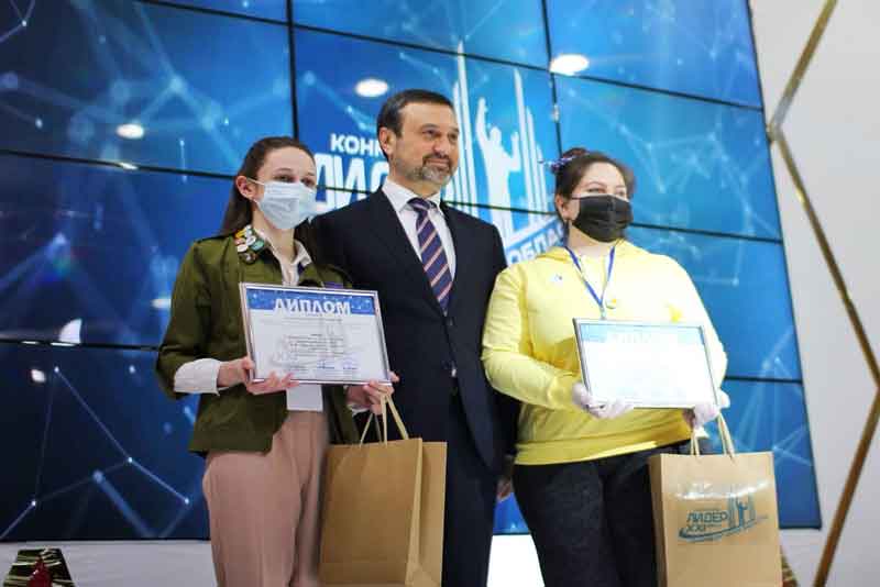 Игорь Сухарев наградил победителей конкурса «Лидер XXI века».