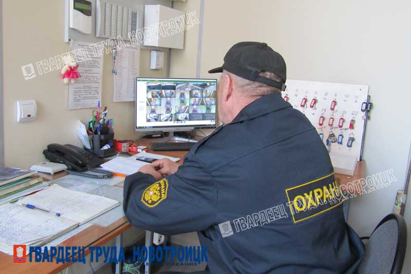 С апреля в школах Новотроицка появилась лицензированная охрана