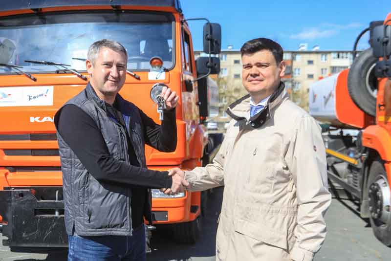 «Металлоинвест» подарил Новотроицку спецтехнику для уборки улиц