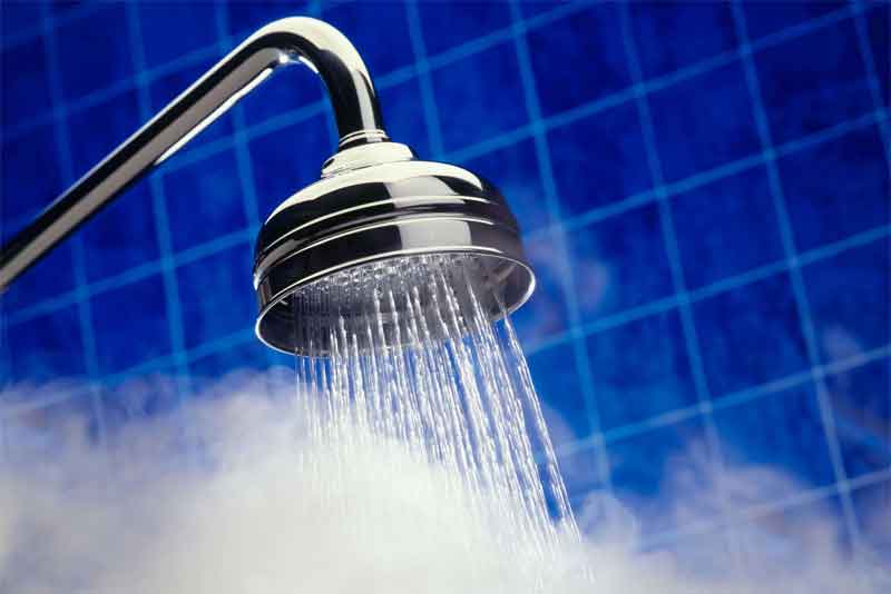 Горячая вода поступит во все жилые дома  к середине июня 