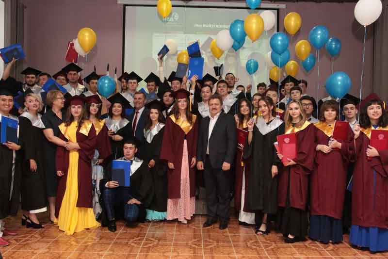 Руководство «Уральской Стали» вручило дипломы новотроицким выпускникам МИСиС (фото)