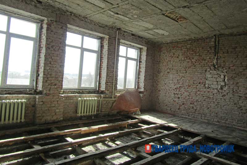 В школе №10 Новотроицка  полным ходом идет ремонт