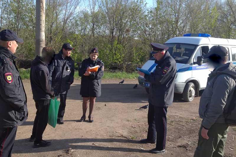 В Новотроицке сотрудники ППС изъяли у местного жителя пакет с марихуаной