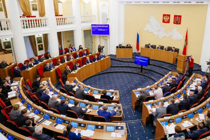 Оренбургские депутаты примут отчет губернатора 13 июня