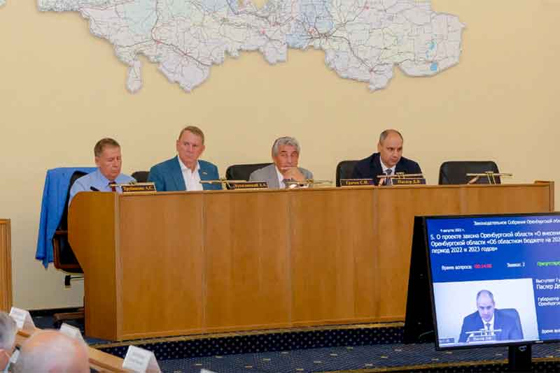 Губернатор Оренбуржья поблагодарил депутатов Заксобрания за совместную работу