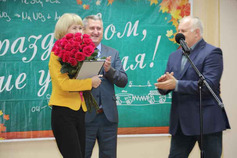 Учитель химии Наталья Дягилева стала счастливой обладательницей автомобиля