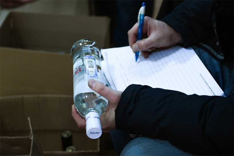 С начала года в Оренбуржье изъято более 4,7 тыс. литров контрафактного алкоголя 