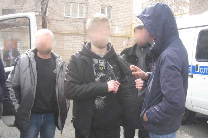 В Новотроицке полицейские пресекли сбыт крупной партии наркотиков