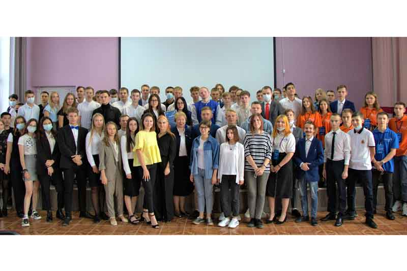 «Металлоинвест» поздравил студентов базовых учебных заведений «Уральской Стали» с Днем знаний