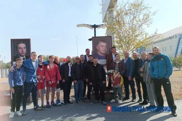На Аллее спортивной славы Новотроицка установили стелы в честь Василия Милкина и Владимира Подавалова