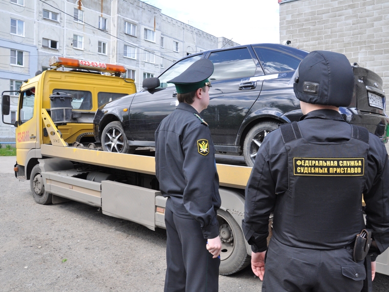 Почти 200 тысяч рублей  выплатил должник под угрозой изъятия автомобиля