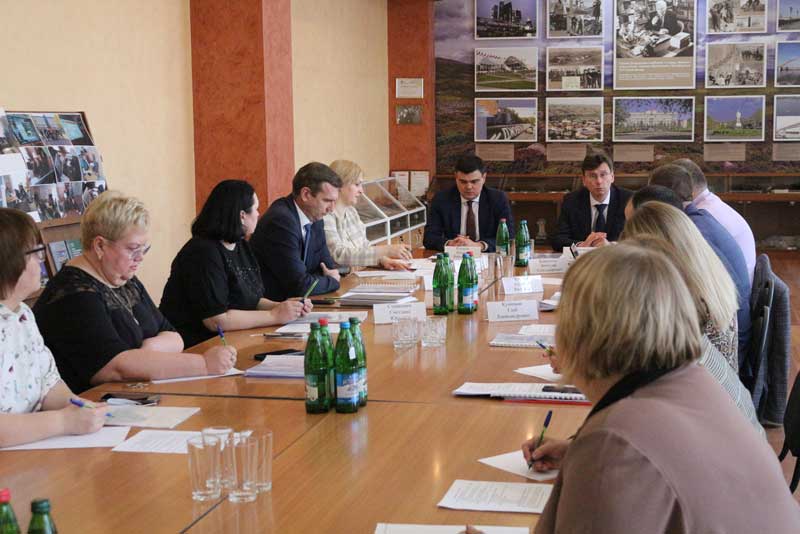 Руководители «Уральской Стали» и Министерства образования Оренбургской области обсудили создание производственного кластера на базе НПК 