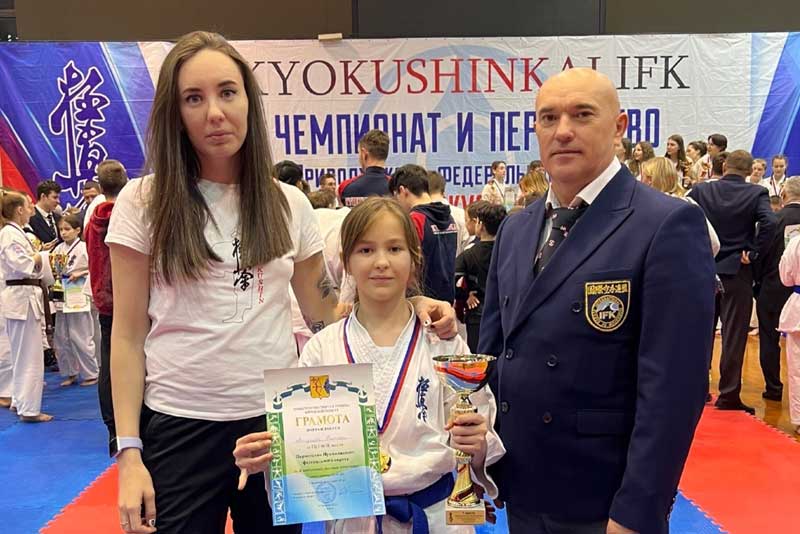 Новотроицкая каратистка Карина Айсаутова стала чемпионкой