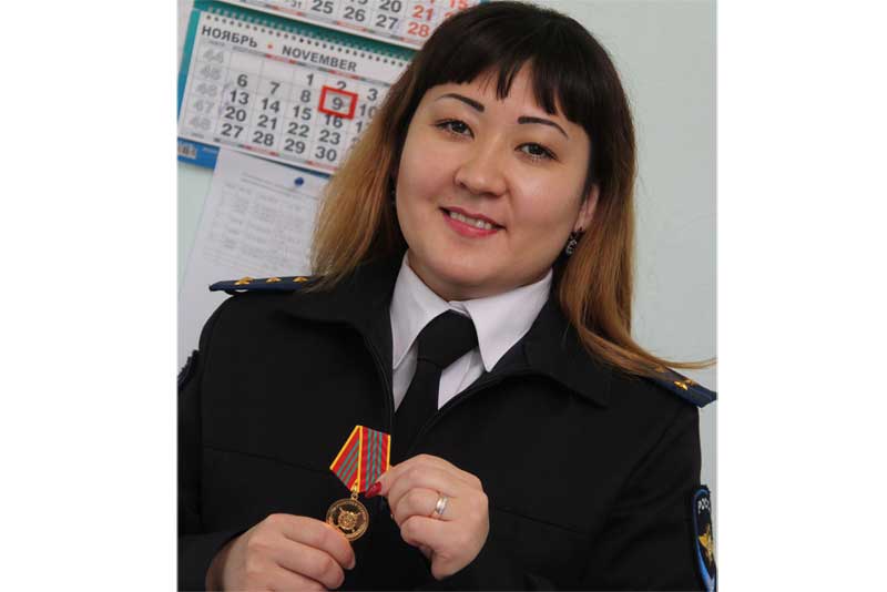 Медаль «За отличие в службе» получила следователь полиции