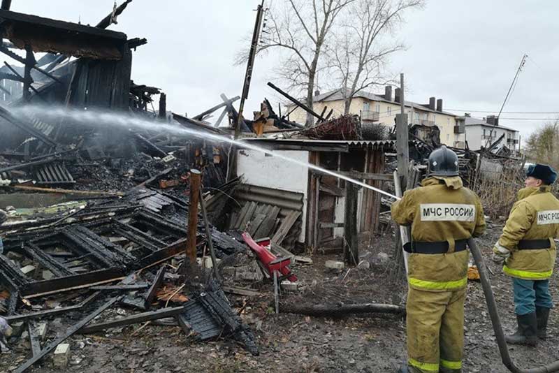 Барак-общежитие в Переволоцком выгорел полностью