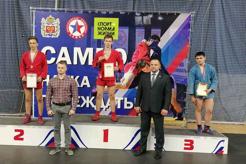 Три медали привезли новотроицкие самбисты с областного турнира