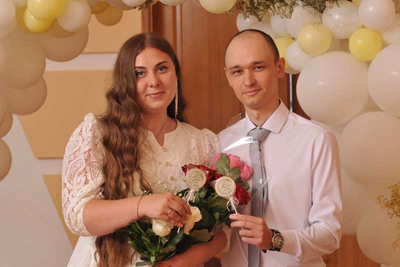 В праздничный день   в Новотроицке появилось  14 новых семей