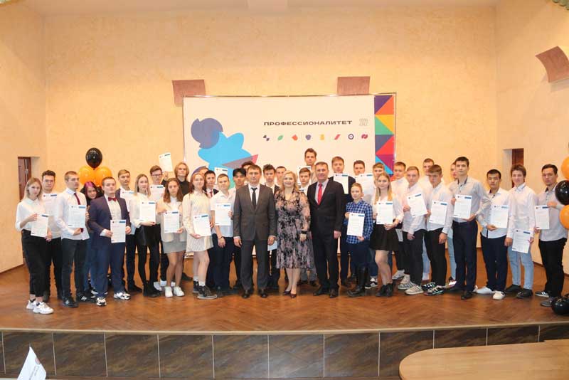Более тридцати студентов новотроицкого политехнического колледжа стали стипендиатами Уральской Стали 