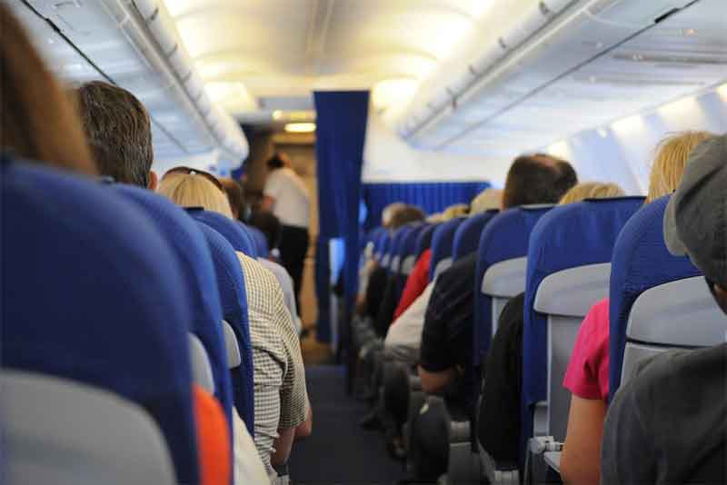 Новотройчанка возместит убытки авиакомпании за курение в самолете