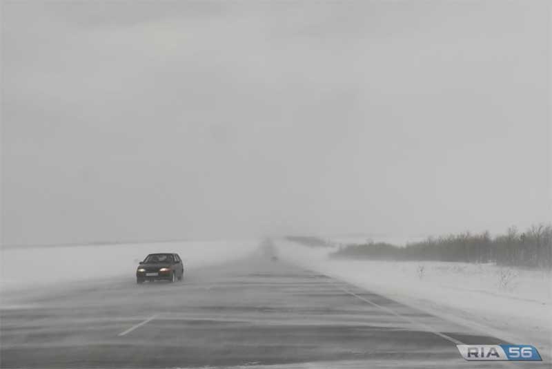 В Оренбуржье из-за непогоды остаются закрытыми несколько участков автодорог