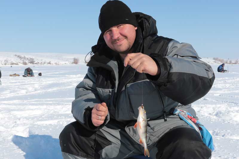 На Ирикле прошло традиционное соревнование по подледной рыбалке среди работников «Уральской Стали» (фото)