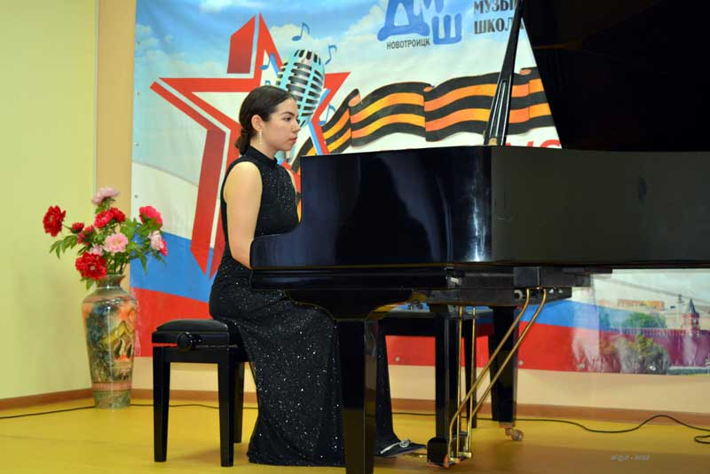 Выпускница детской музыкальной школы Новотроицка дала сольный концерт
