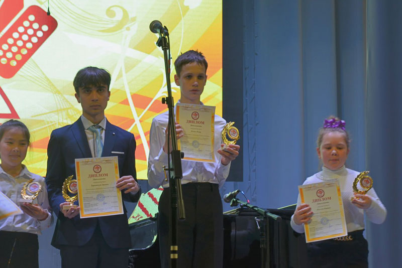 Воспитанники Детской музыкальной школы Новотроицка успешно выступили на Международном конкурсе имени Евгения Куревлева