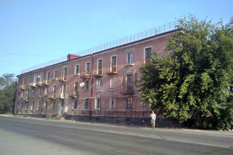 Начался ремонт фасадов еще двух домов по улице Советской