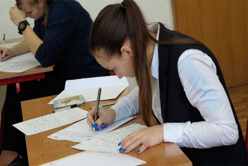 В Оренбуржье 5 700 выпускников написали пробное сочинение