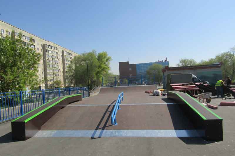 Реконструкция детской площадки на улице Марии Корецкой близка к завершению