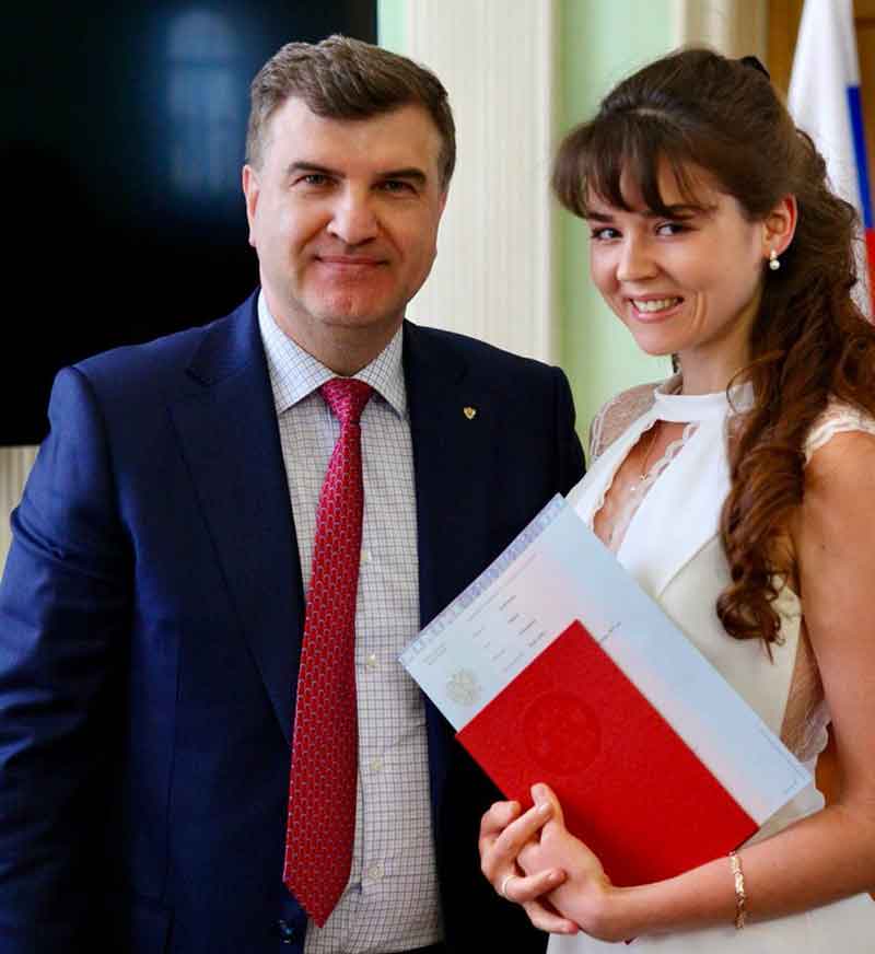 Красный диплом Академии Министерства иностранных дел РФ – из рук прославленного земляка