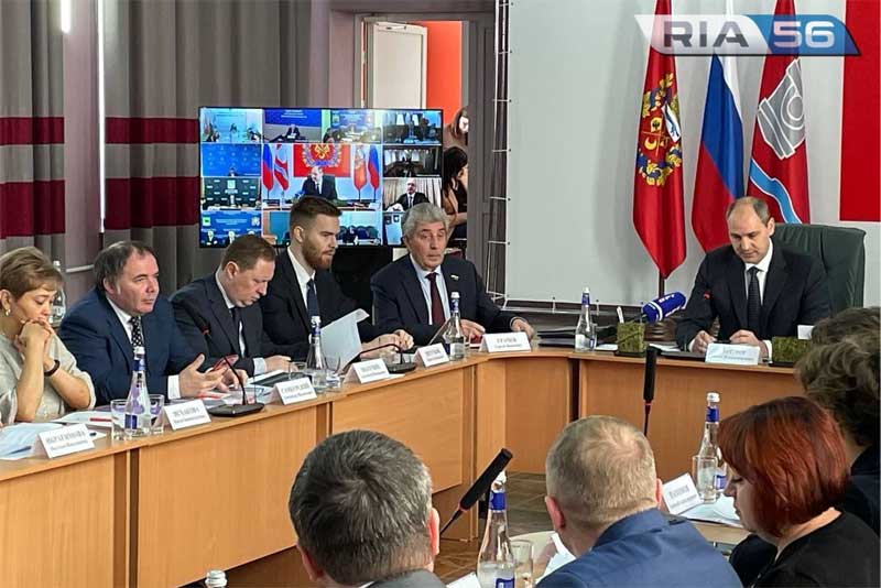 Сегодня в Новотроицке состоялось выездное заседание правительства Оренбургской области