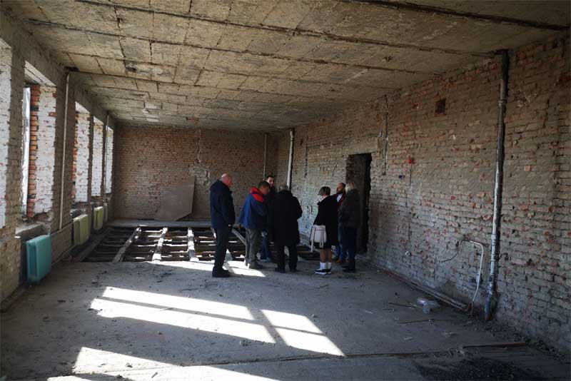 В школе № 10 Новотроицка продолжается капитальный ремонт