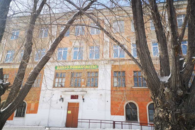 В школе № 10 Новотроицка продолжается капитальный ремонт