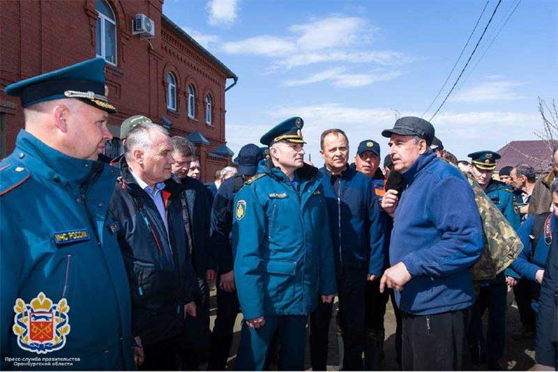 Глава МЧС России Александр Куренков снова вылетел в Оренбургскую область  