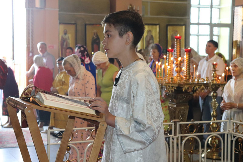 В Петропавловском соборе Новотроицка состоялось праздничное богослужение