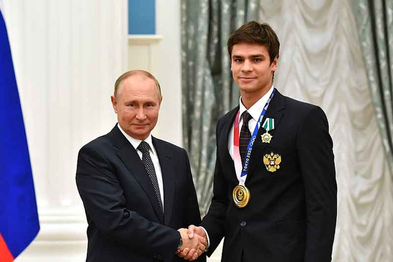 Двукратный Олимпийский чемпион Евгений Рылов  награжден Орденом Дружбы